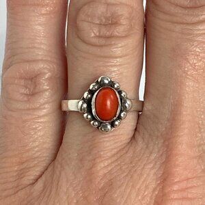 Sterling Silver 925 Dainty Southwest Style Bezel Set Oval Coral Ring Sz 6.25